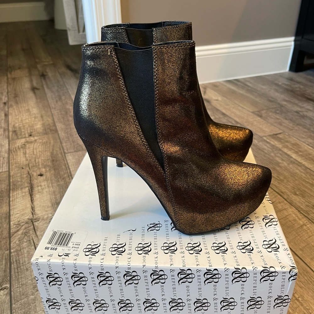 Rock & Republic, size 8.5, bronze color